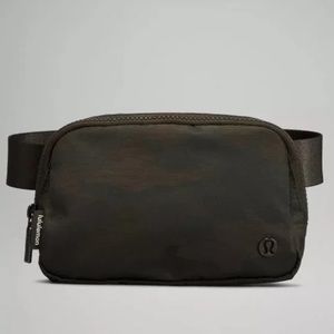 Lululemon Everywhere Belt Bag
